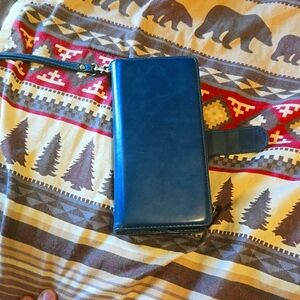 Cute cellphone wallet,can hold all your favorite ccs and even some change..